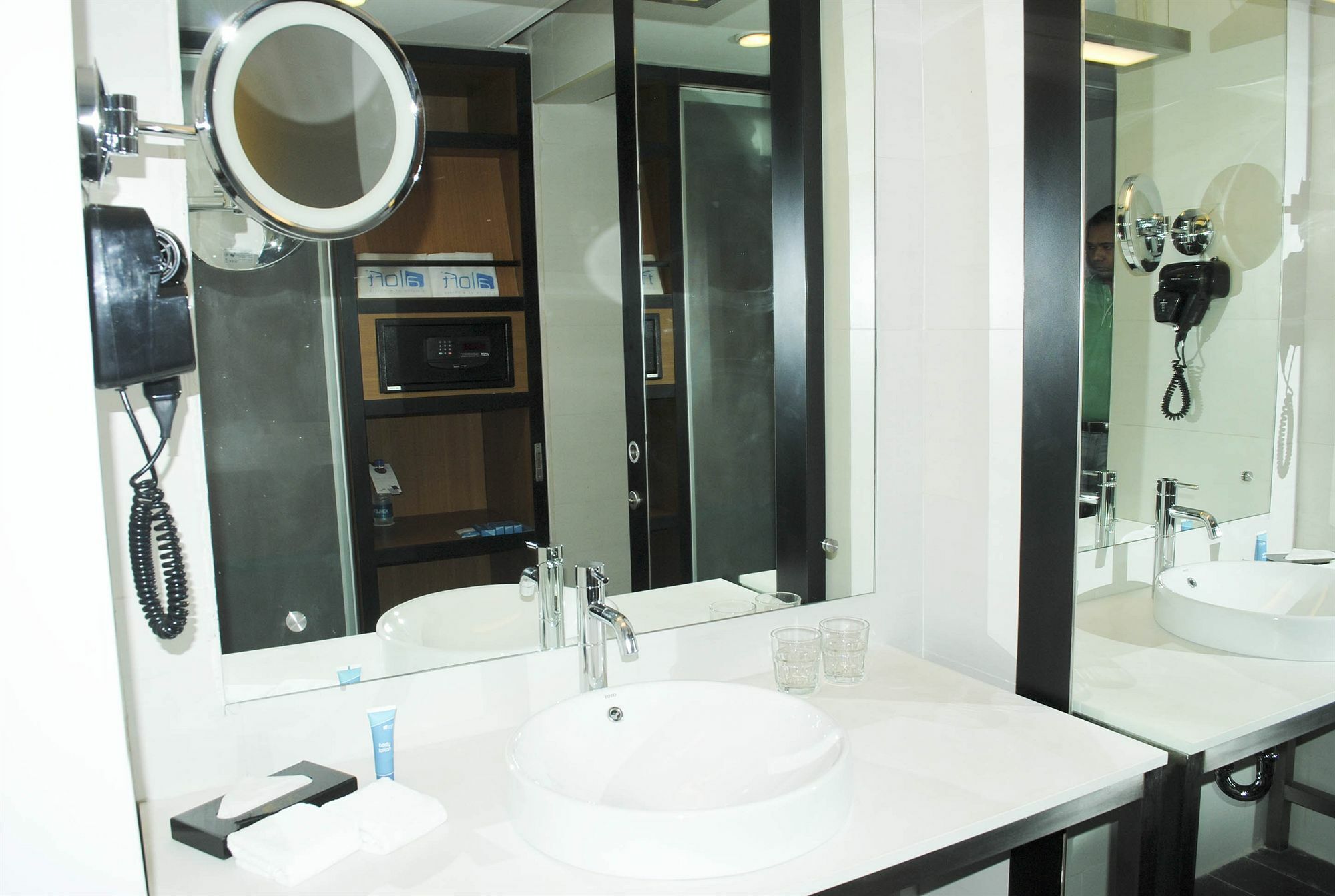 Vivanta Ahmedabad Sg Highway Eksteriør billede